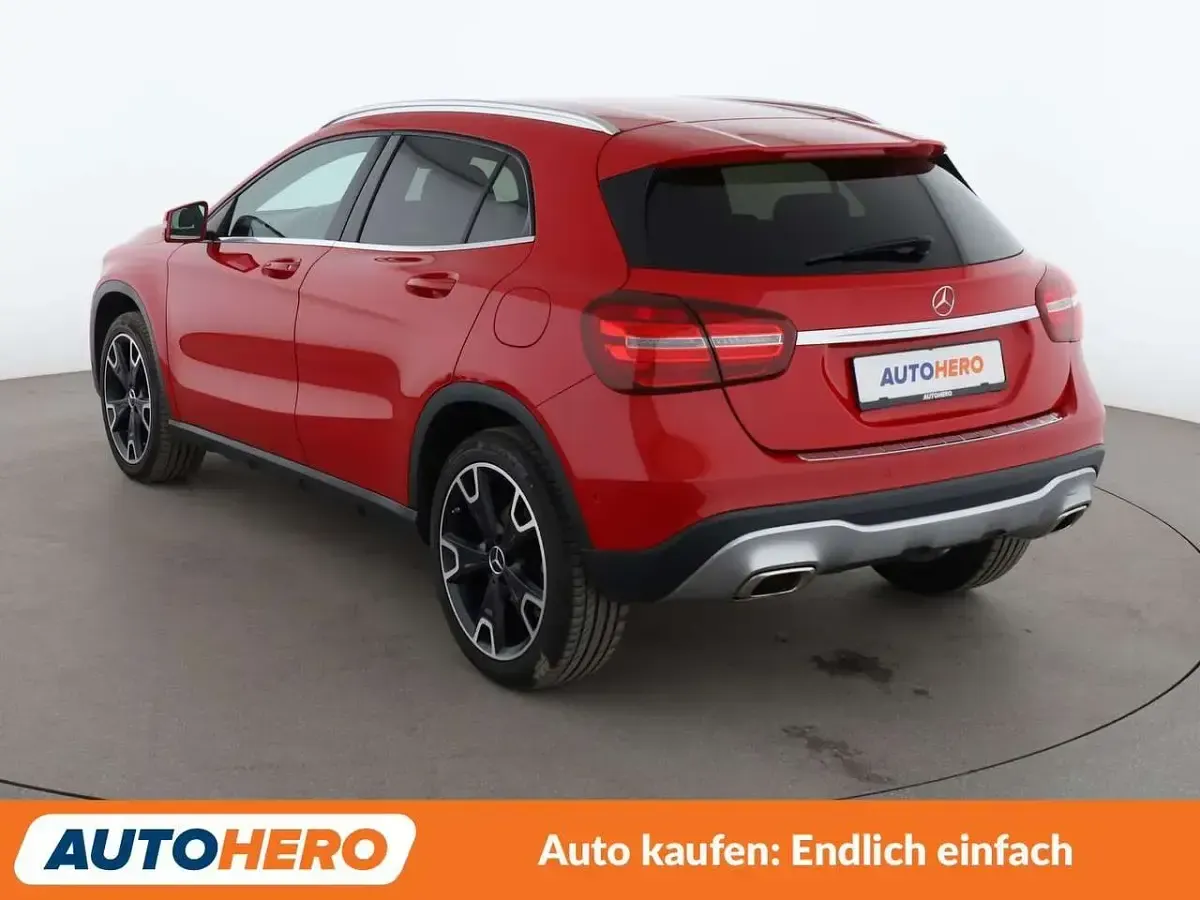 Gebraucht Mercedes GLA200 Urban 156 PS (114 kW) 2017 Jupiterrot uni SUV
