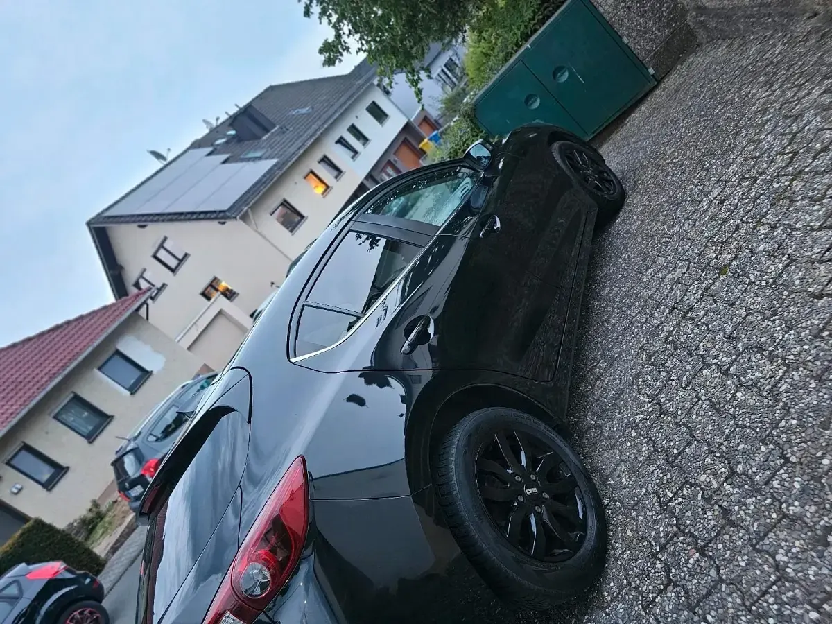 Używany Mazda 3 150 KM (110 kW) 2016 Czarny Hatchback