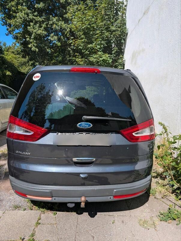 Grau Gebraucht 2010 Ford Galaxy Van / Kleinbus | 6.000 € (Fairer Preis) - Bild 1/4
