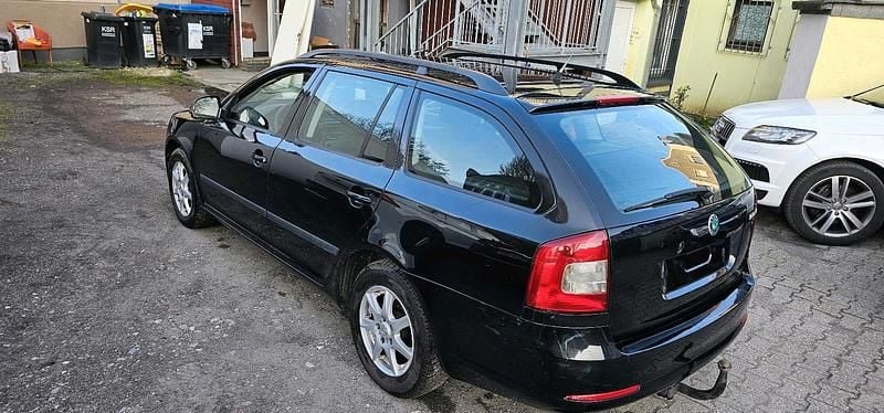 Gebraucht Skoda Octavia 105 PS (77 kW) 2011 Schwarz Kombi