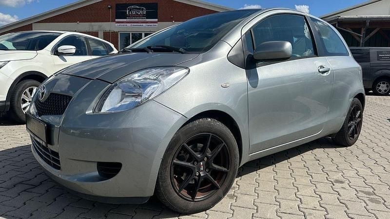Silber Gebraucht 2006 Toyota Yaris Sol | 1.799 € (Etwas zu teuer) - Bild 1/4