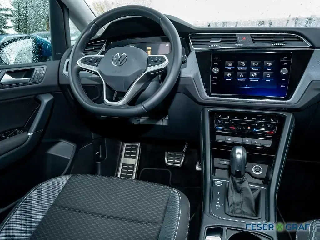 Gebraucht VW Touran Active 150 PS (110 kW) 2023 Caribbean blue metallic Van / Kleinbus