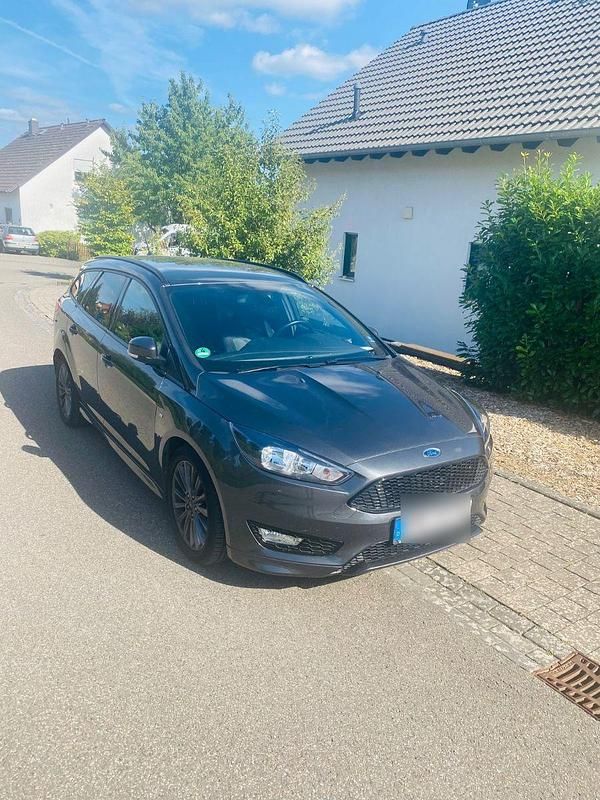 Grau Gebraucht 2018 Ford Focus ST-Line Kombi | 9.400 € (Superpreis) - Bild 1/1