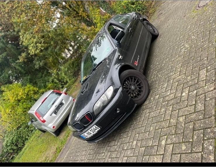 Schwarz Gebraucht 2003 BMW 316 Limousine | 1.050 € (Guter Preis) - Bild 1/3