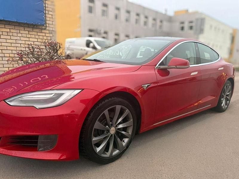 Rot Gebraucht 2017 Tesla Model S Kleinwagen | 16.500 € - Bild 1/4