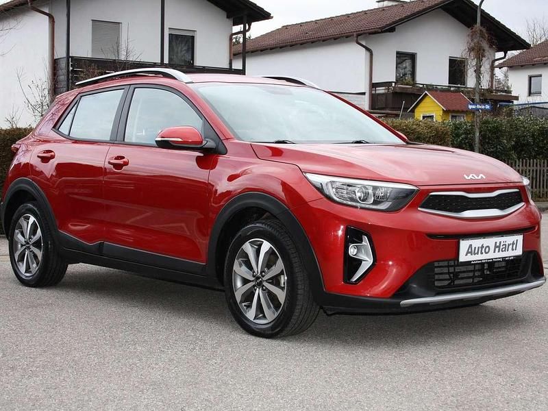 Signal rot Gebraucht 2023 Kia Stonic Vision SUV | 18.880 € (Fairer Preis) - Bild 1/4