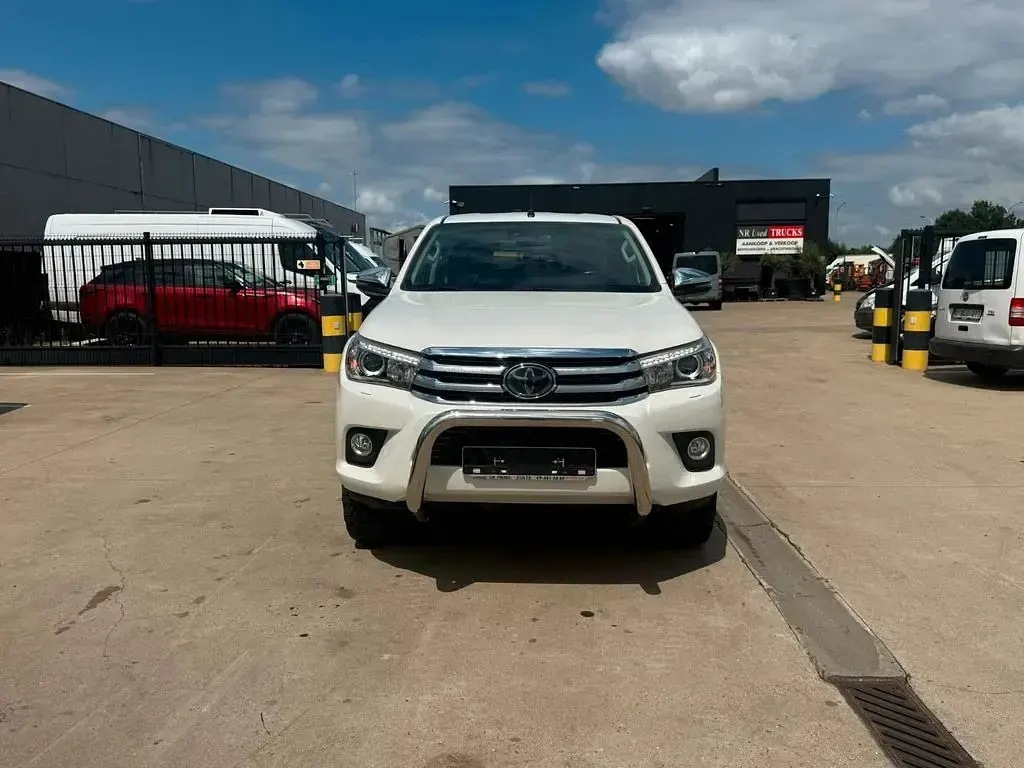 Gebraucht Toyota HiLux 150 PS (110 kW) 2018 Weiß Pickup