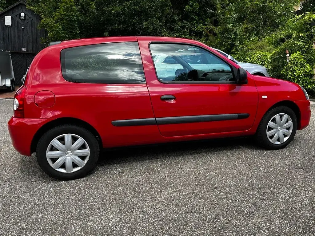Gebraucht Renault Clio II Authentique 75 PS (55 kW) 2011 Rot Limousine