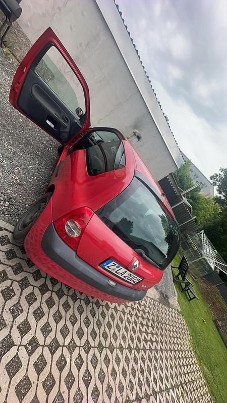 Rot Gebraucht 2005 Renault Clio II Kleinwagen | 2.100 € (Fairer Preis) - Bild 1/4