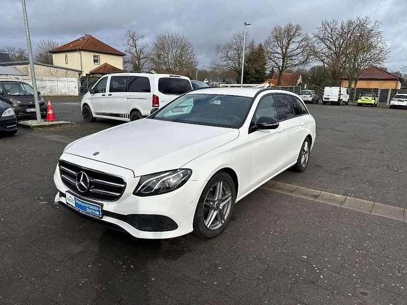 Gebraucht Mercedes E200 150 PS (110 kW) 2018 Polarweiss  unilack Kombi
