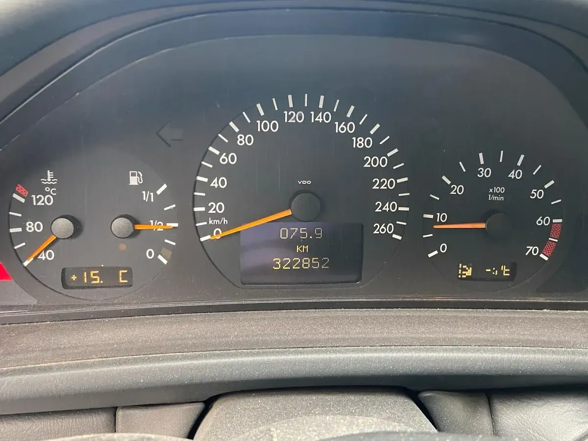 Gebraucht Mercedes CLK320 219 PS (161 kW) 1999 Silber Coupé