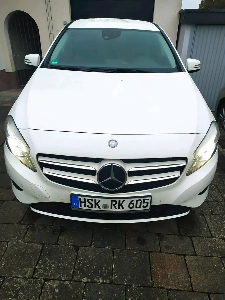 Gebraucht Mercedes A180 120 PS (88 kW) 2013 Weiß Limousine
