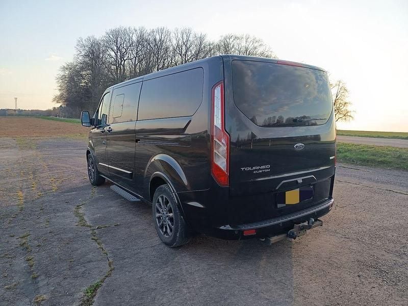 Gebraucht Ford Tourneo 185 PS (136 kW) 2020 Schwarz Van / Kleinbus