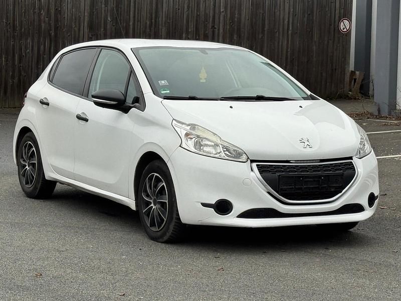 Weiß Gebraucht 2014 Peugeot 208 Kleinwagen | 3.500 € - Bild 1/4