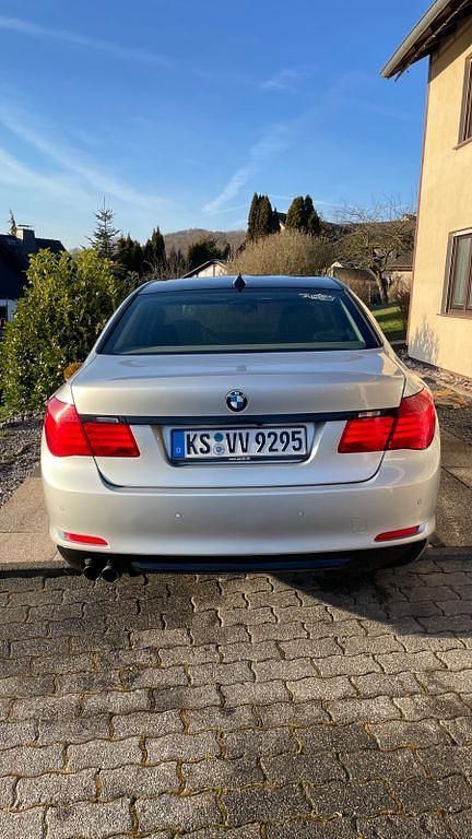 Gebraucht BMW 730 Sport Line 245 PS (180 kW) 2012 Silber Limousine