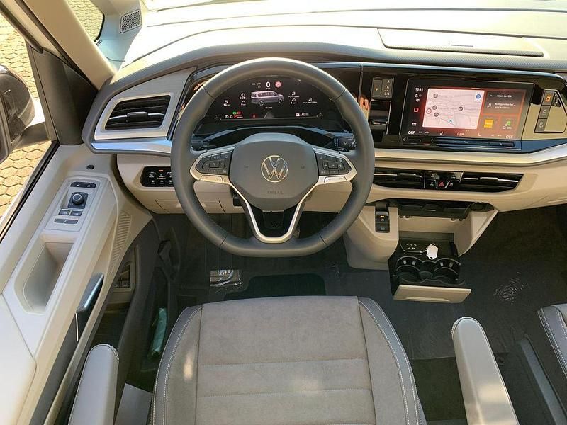 Neu VW Multivan Edition 177 PS (130 kW) 2025 Candy weiss Van