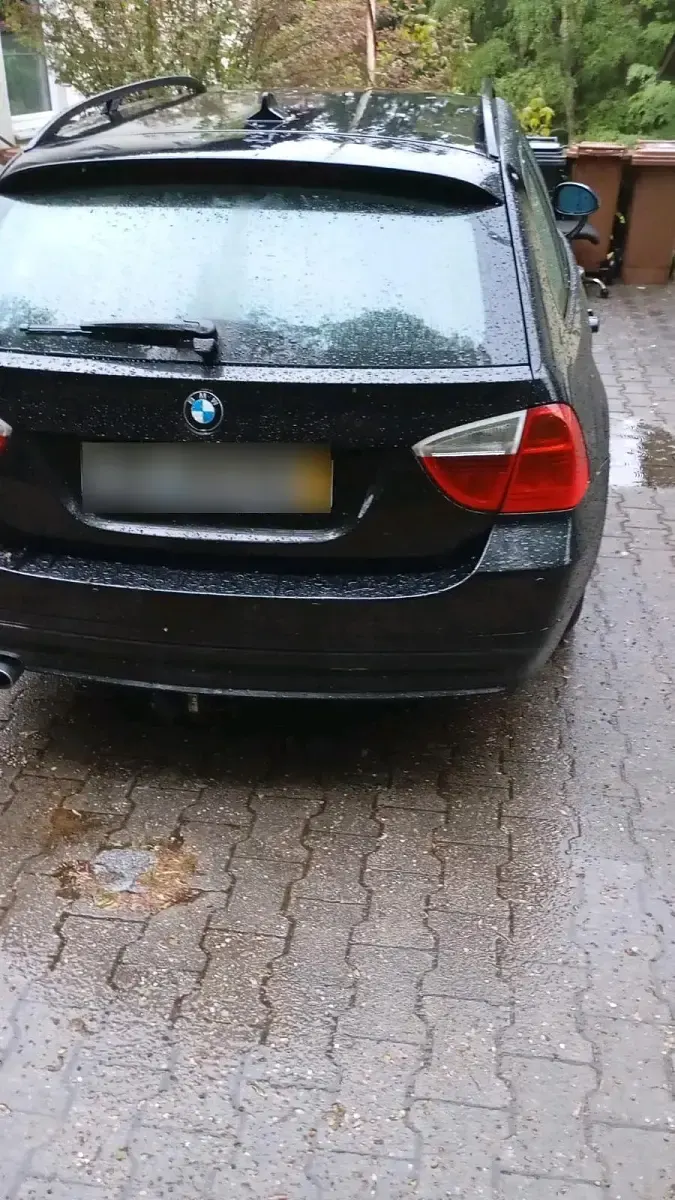 Gebraucht BMW 320 177 PS (130 kW) 2008 Schwarz Kombi