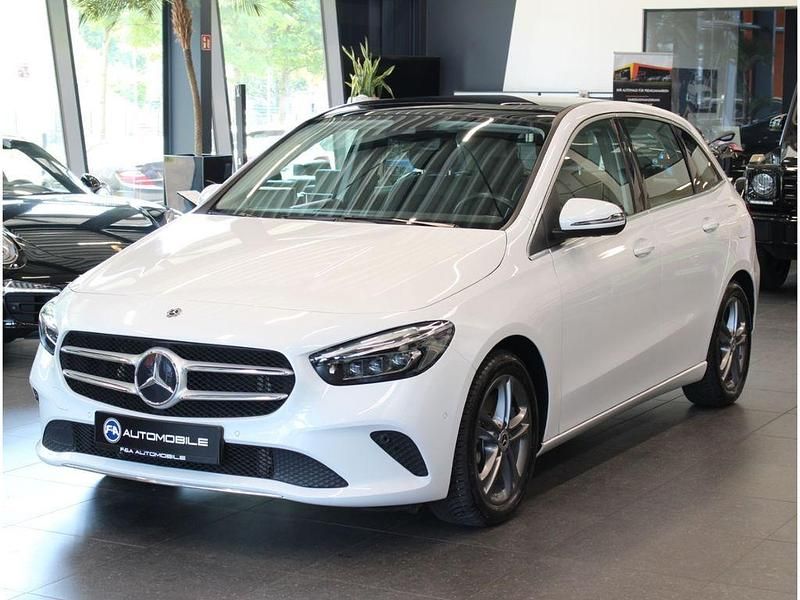 Weiss Gebraucht 2019 Mercedes B220 Progressive Van / Kleinbus | 25.890 € (Etwas zu teuer) - Bild 1/4