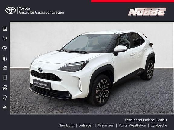 Schneeweiß Gebraucht 2022 Toyota Yaris Hybrid Connect Style SUV | 20.900 € (Guter Preis) - Bild 1/4