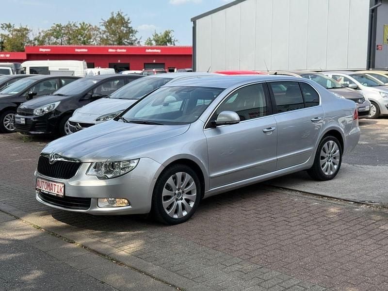 Silber Gebraucht 2013 Skoda Superb Elegance Limousine | 7.600 € (Guter Preis) - Bild 1/4