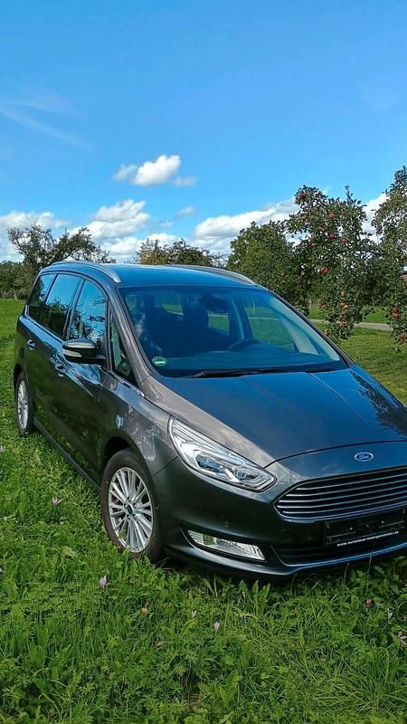 Grau Gebraucht 2016 Ford Galaxy Van / Kleinbus | 13.500 € (Superpreis) - Bild 1/4
