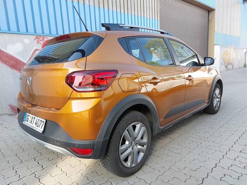 Gebraucht Dacia Sandero Comfort 91 PS (66 kW) 2023 Taklamakan orange metallic SUV