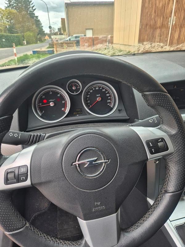 Second-hand Opel Astra 150 CP (110 kW) 2006 Albastru Coupe