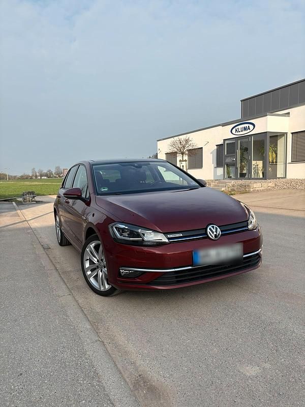 Gebraucht VW Golf VII Highline 131 PS (96 kW) 2019 Rot Kleinwagen