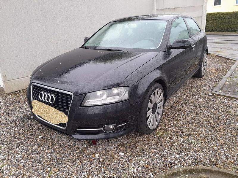 Schwarz Gebraucht 2011 Audi A3 Attraction Limousine | 2.999 € (Superpreis) - Bild 1/4