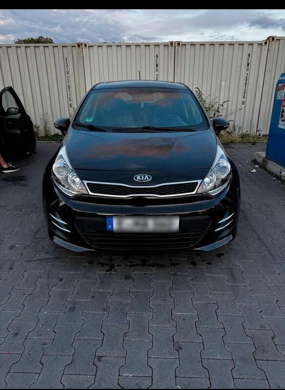 Schwarz Gebraucht 2016 Kia Rio 2 Kleinwagen | 4.900 € - Bild 1/4