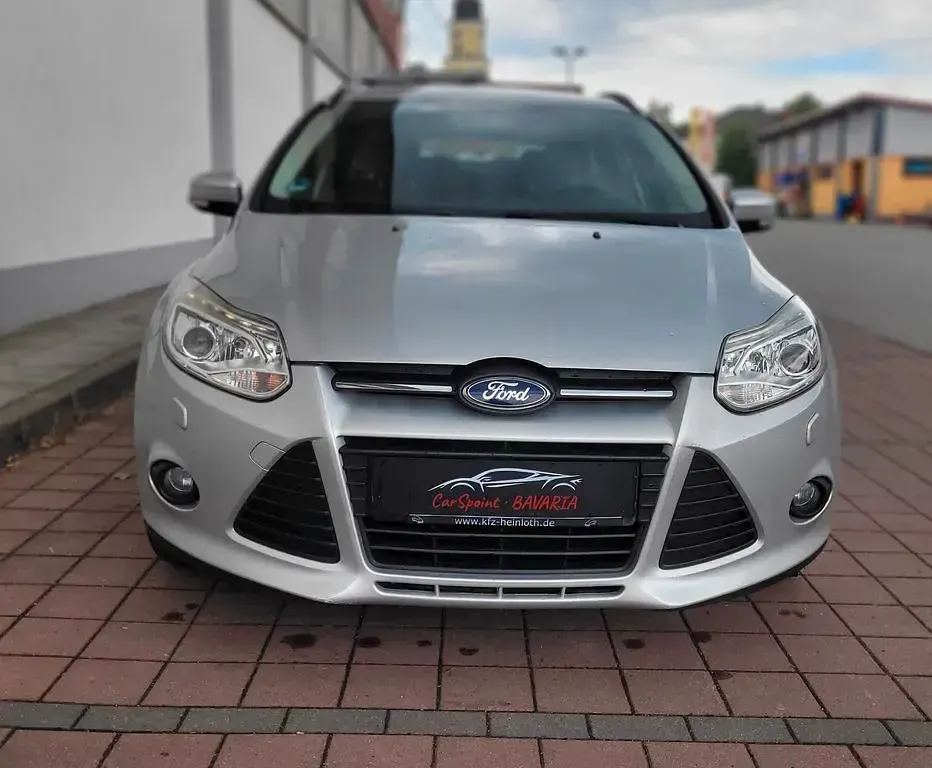 Gebraucht Ford Focus Trend 116 PS (85 kW) 2012 Grau Limousine