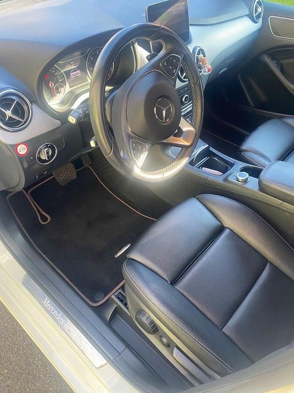 Gebraucht Mercedes B180 109 PS (80 kW) 2018 Weiß Van / Kleinbus