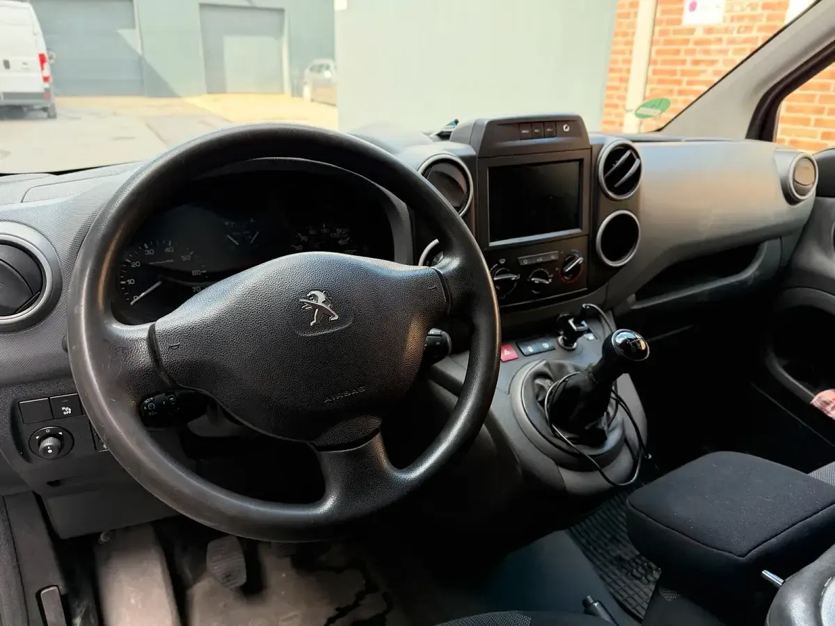 Gebraucht Peugeot Partner 99 PS (72 kW) 2018 Weiß Van / Kleinbus
