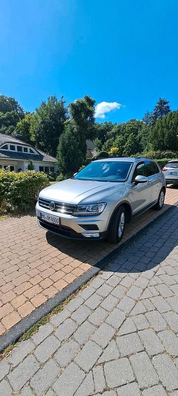Silber Gebraucht 2017 VW Tiguan Comfortline SUV | 16.500 € (Fairer Preis) - Bild 1/4