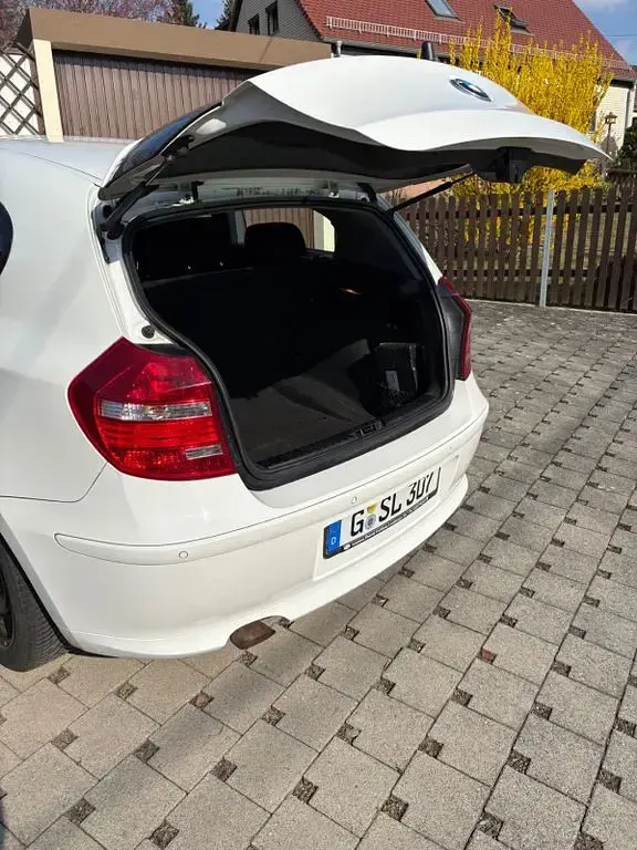 Gebraucht BMW 116 122 PS (89 kW) 2012 Schwarz Kleinwagen