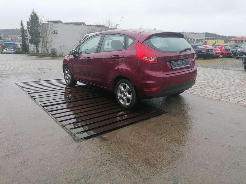 Second-hand Ford Fiesta Trend 97 CP (71 kW) 2010 Roșu Hatchback