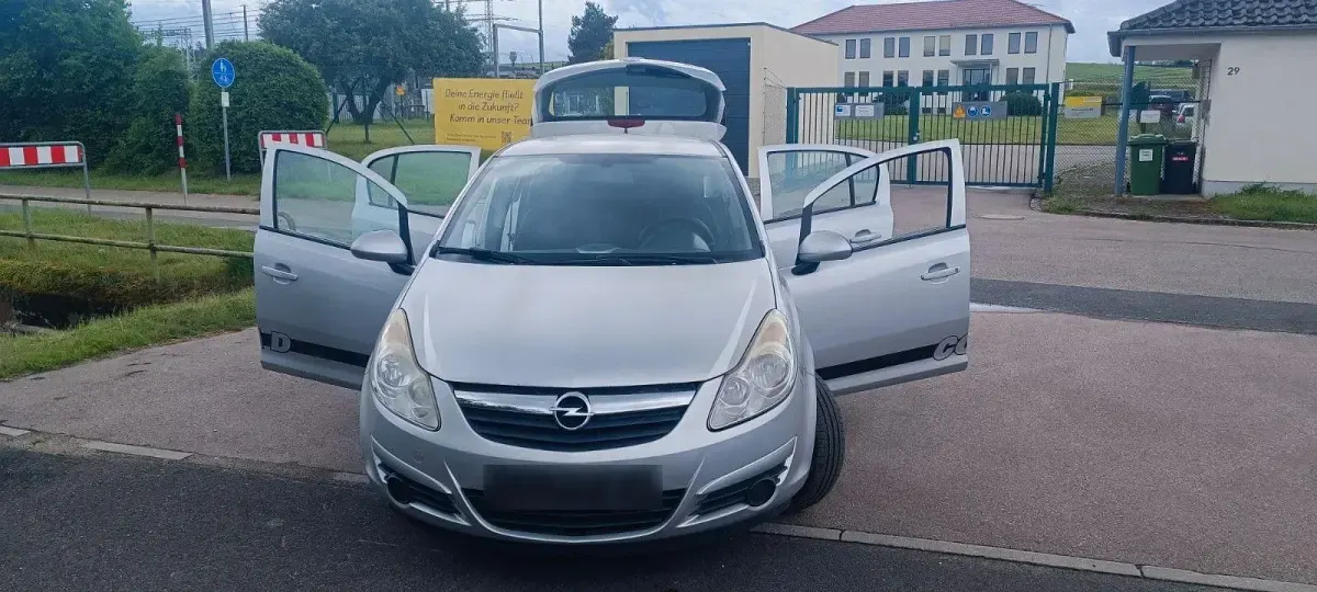 Gebraucht Opel Corsa Edition 80 PS (58 kW) 2009 Silber Kleinwagen