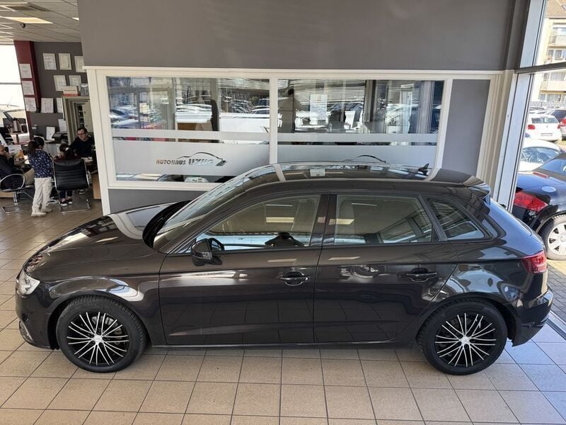 Schwarz Gebraucht 2016 Audi A3 Comfort Limousine | 10.990 € (Superpreis) - Bild 1/4
