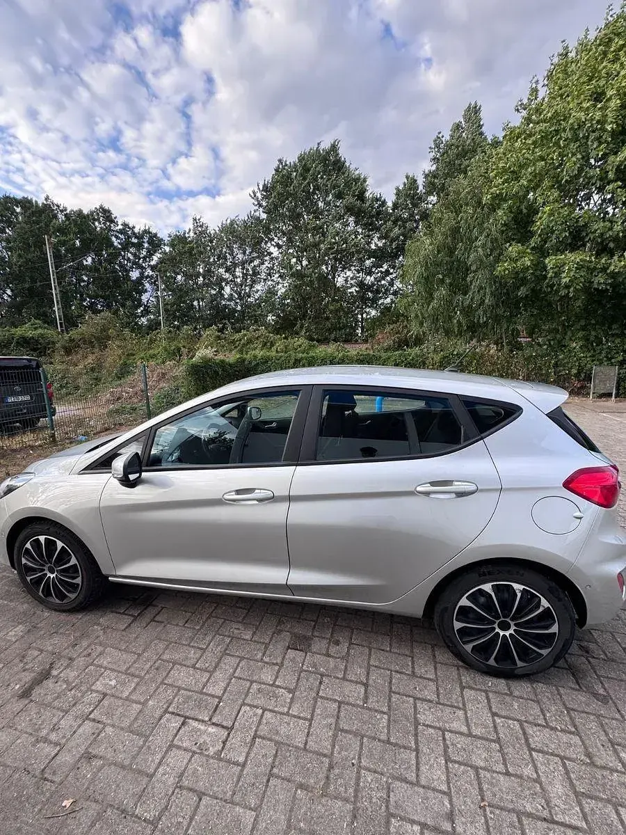 Gebraucht Ford Fiesta 101 PS (74 kW) 2019 Silber Kleinwagen