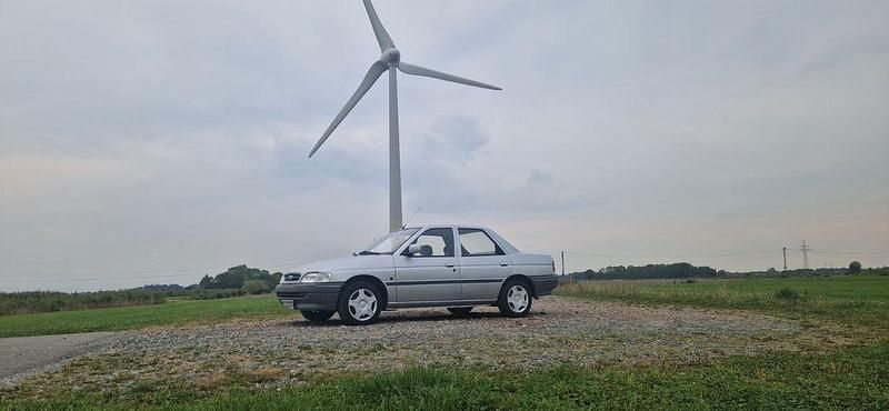 Silber Gebraucht 1993 Ford Orion Limousine | 2.000 € - Bild 1/4