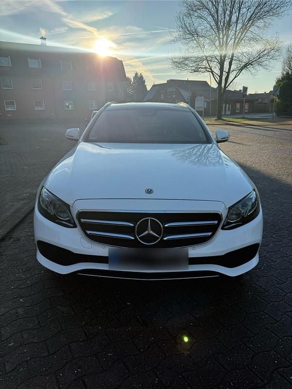 Gebraucht Mercedes E220 194 PS (142 kW) 2019 Weiß Kombi