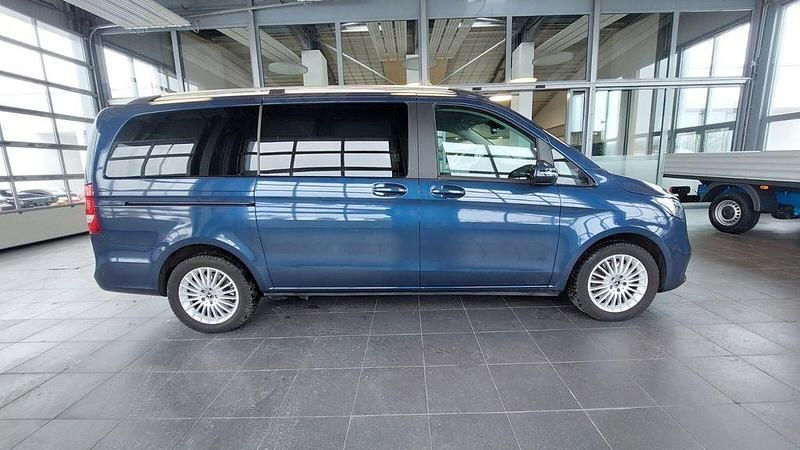 Gebraucht Mercedes V220 163 PS (119 kW) 2024 Sodalithblau met. Van / Kleinbus