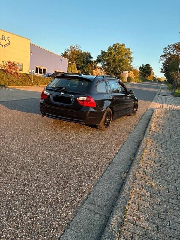Gebraucht BMW 320 163 PS (119 kW) 2006 Blau Kombi