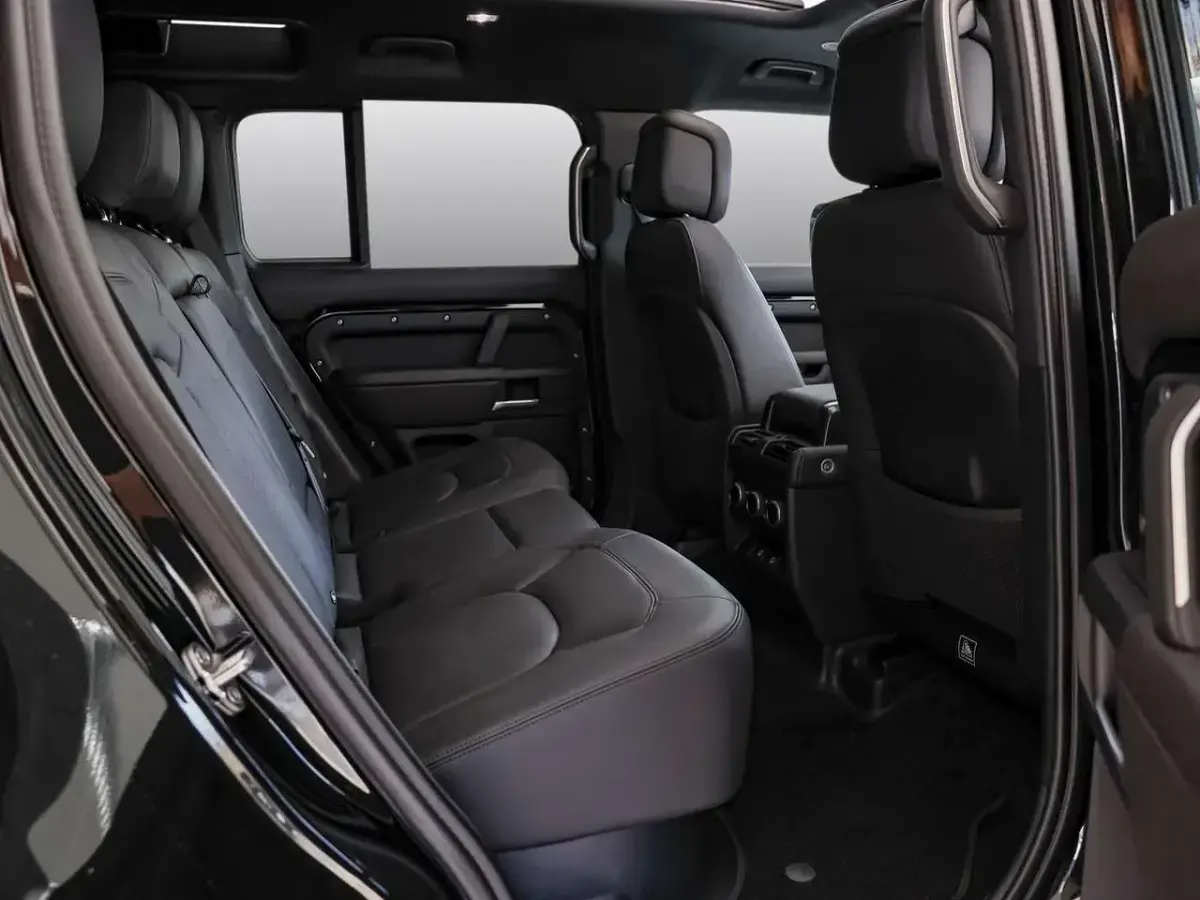 Gebraucht Land Rover Defender HSE Dynamic 300 PS (220 kW) 2025 Santorini black SUV