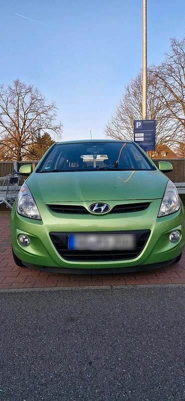 Grün Gebraucht 2009 Hyundai i20 Kleinwagen | 2.200 € (Fairer Preis) - Bild 1/4