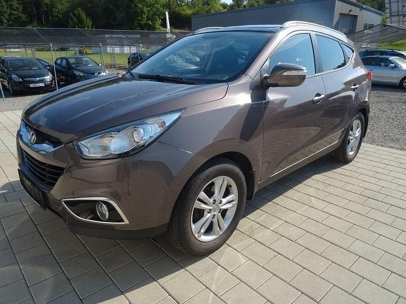 Grau Gebraucht 2013 Hyundai ix35 Style SUV | 10.490 € (Teuer) - Bild 1/4
