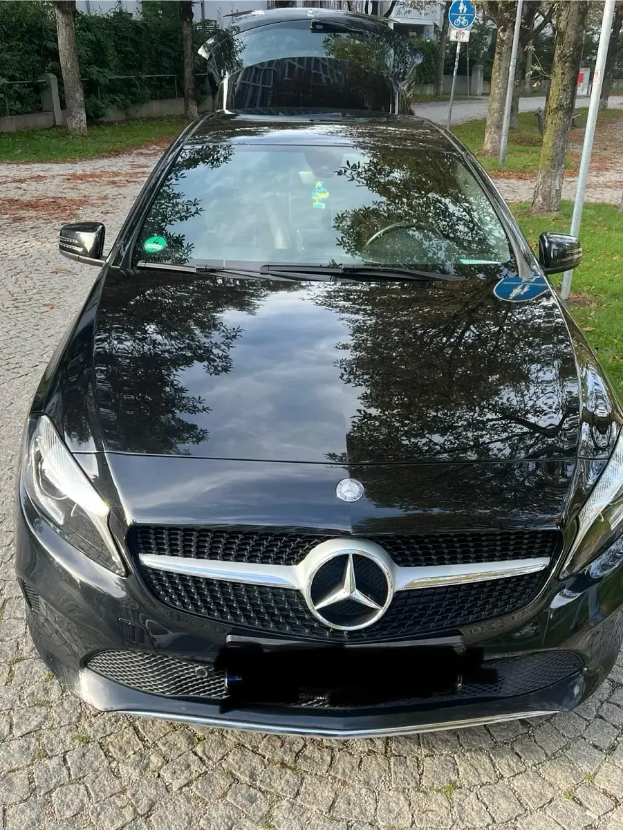 Gebraucht Mercedes A180 122 PS (89 kW) 2016 Schwarz Kleinwagen