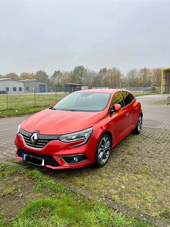 Rot Gebraucht 2016 Renault Mégane IV Bose Edition Limousine | 7.777 € (Guter Preis) - Bild 1/4