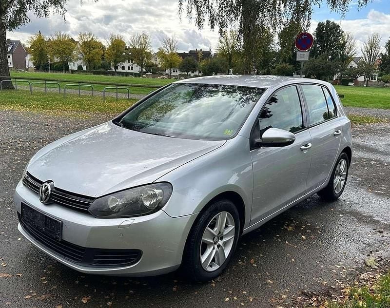 Reflexsilber Gebraucht 2010 VW Golf VI Comfortline Kleinwagen | 3.999 € (Guter Preis) - Bild 1/4