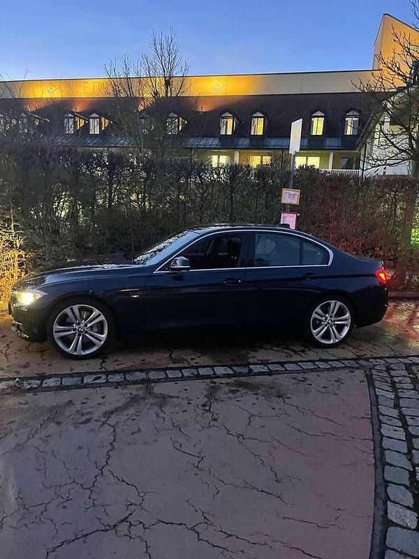 Blau Gebraucht 2013 BMW 335 Limousine | 19.000 € (Superpreis) - Bild 1/4